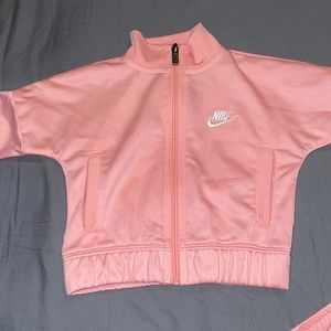 Nike outfit , size 12M